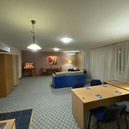 Green Hotel Atiraw Buitenkant foto