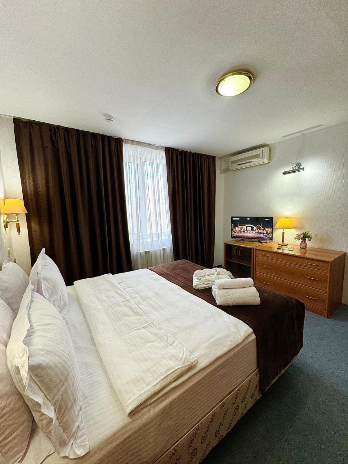Green Hotel Atiraw Buitenkant foto