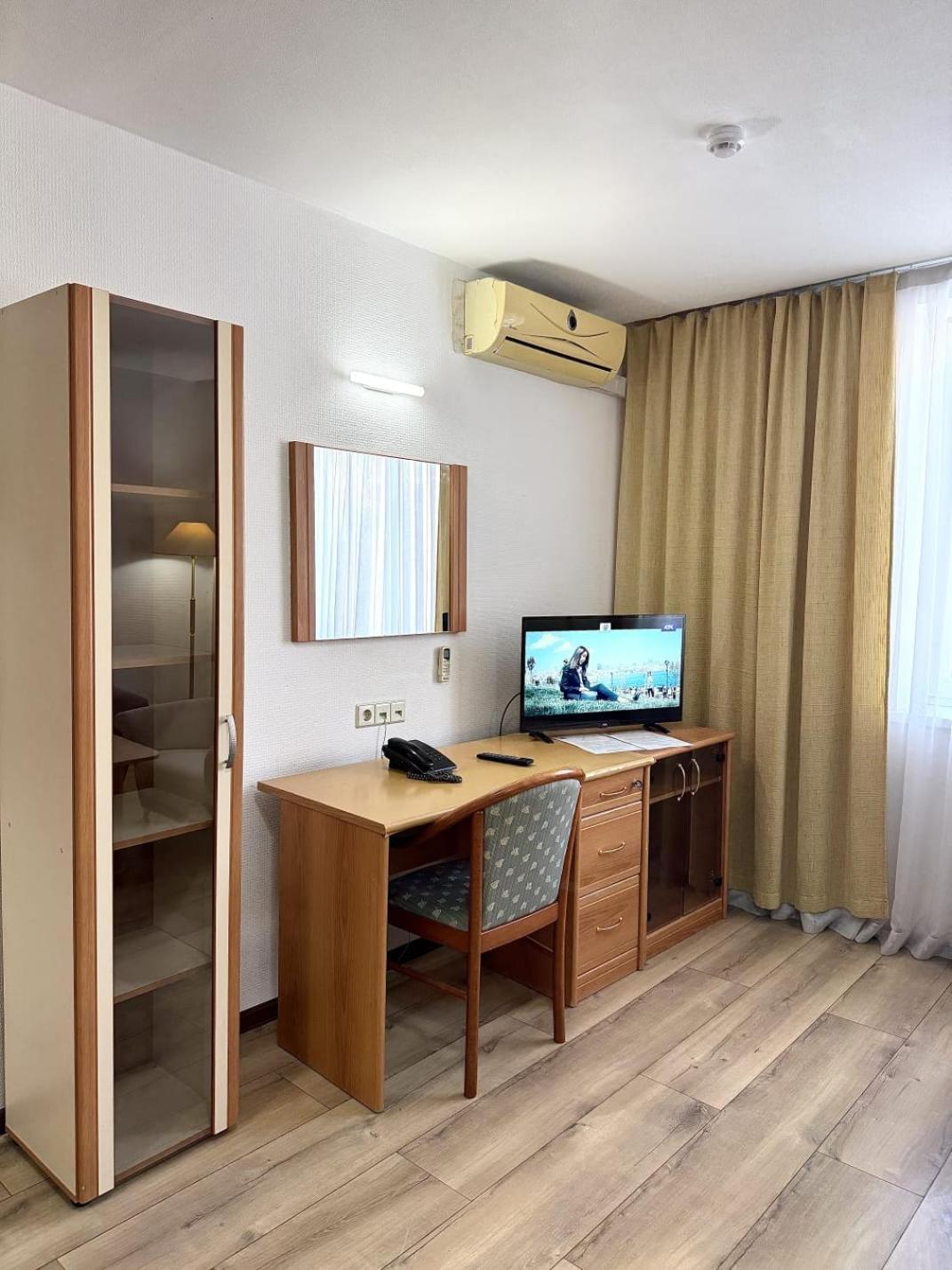 Green Hotel Atiraw Buitenkant foto