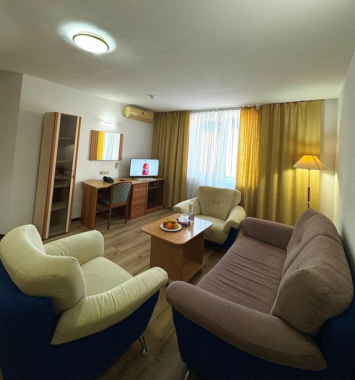 Green Hotel Atiraw Buitenkant foto